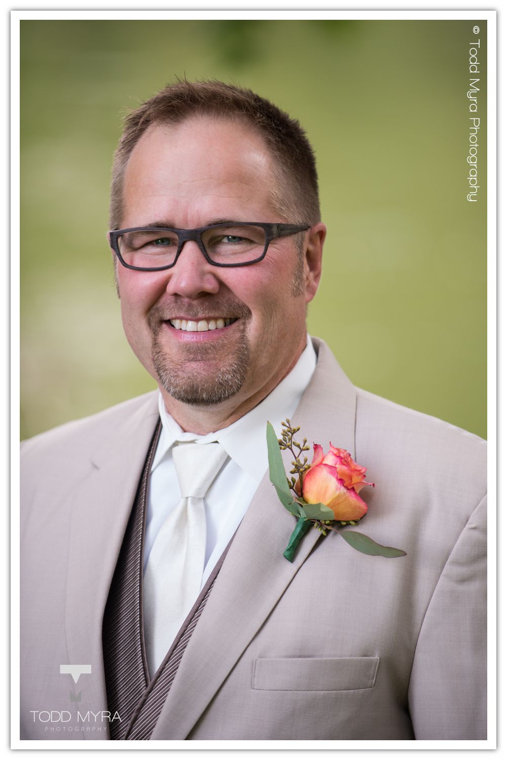 Philip-Cindy-St. Cloud-Wedding-Photography-Geyer-backyard-wedding-tent (12)