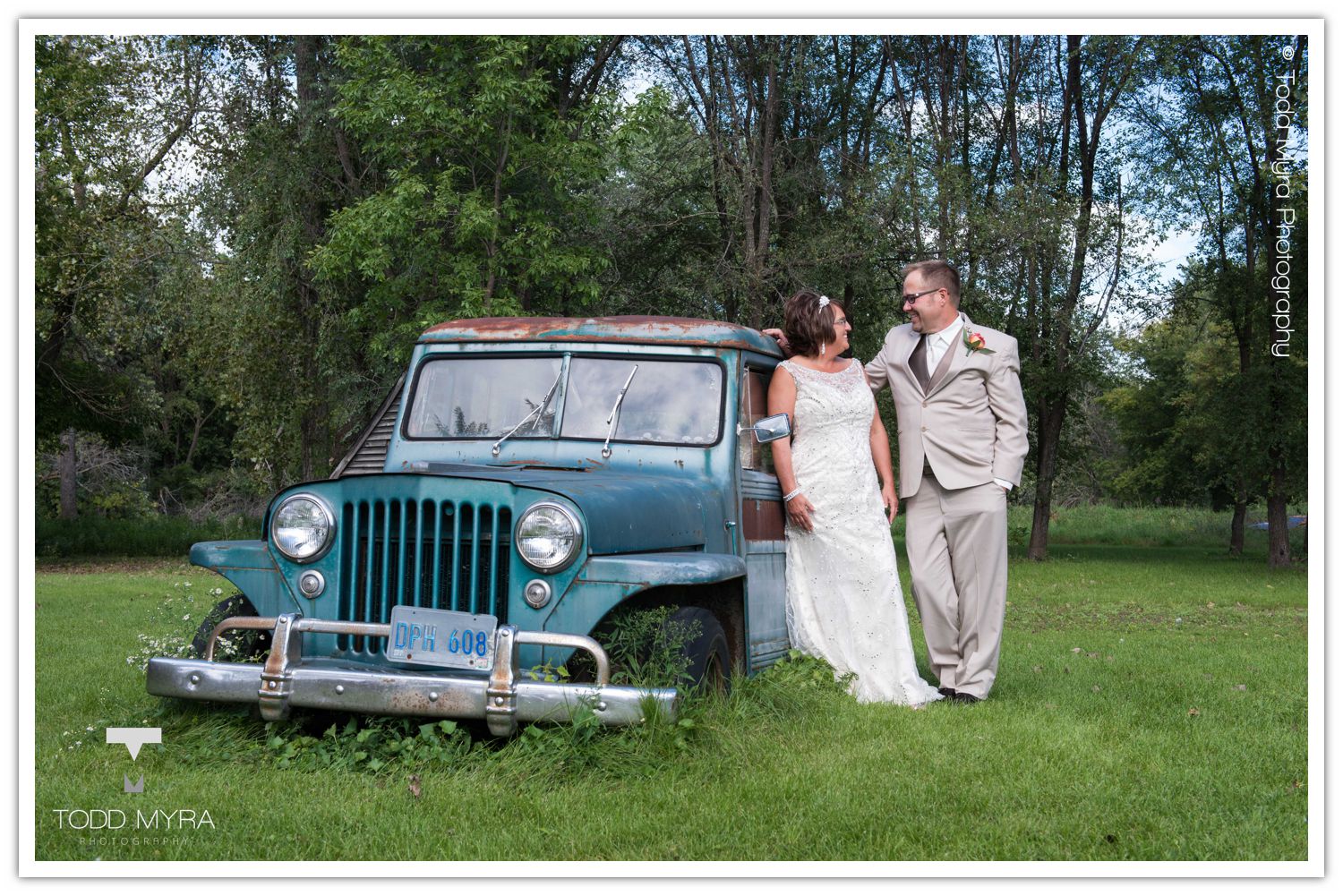 Philip-Cindy-St. Cloud-Wedding-Photography-Geyer-backyard-wedding-tent (13)