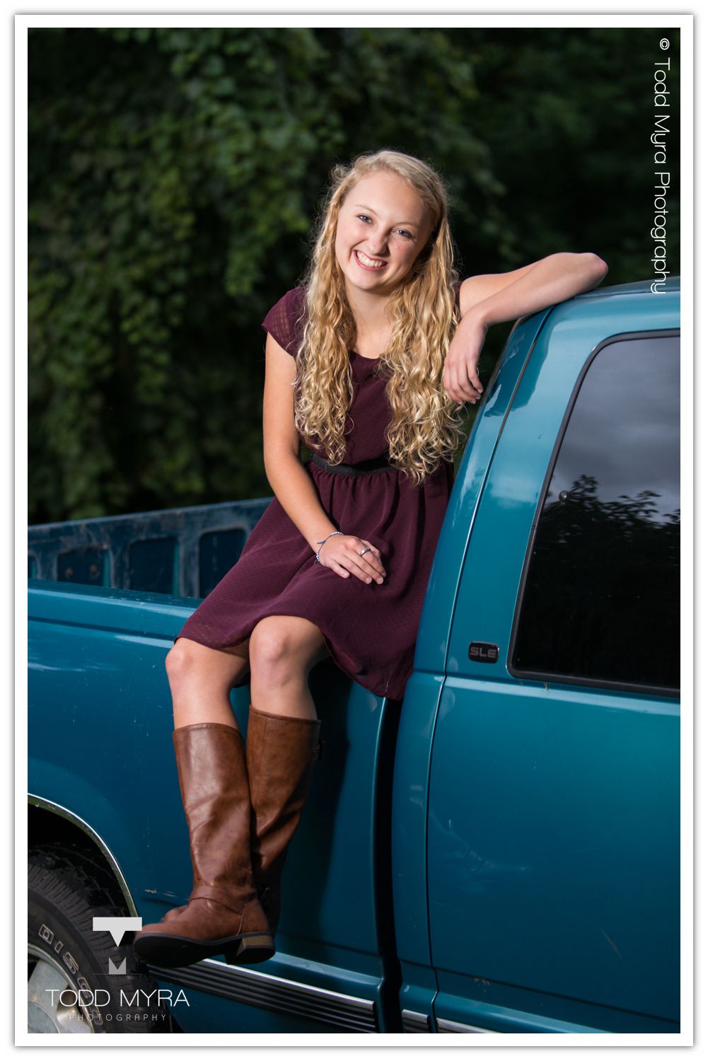 Jocelyn St. Cloud senior pictures rain truck (6 of 21)