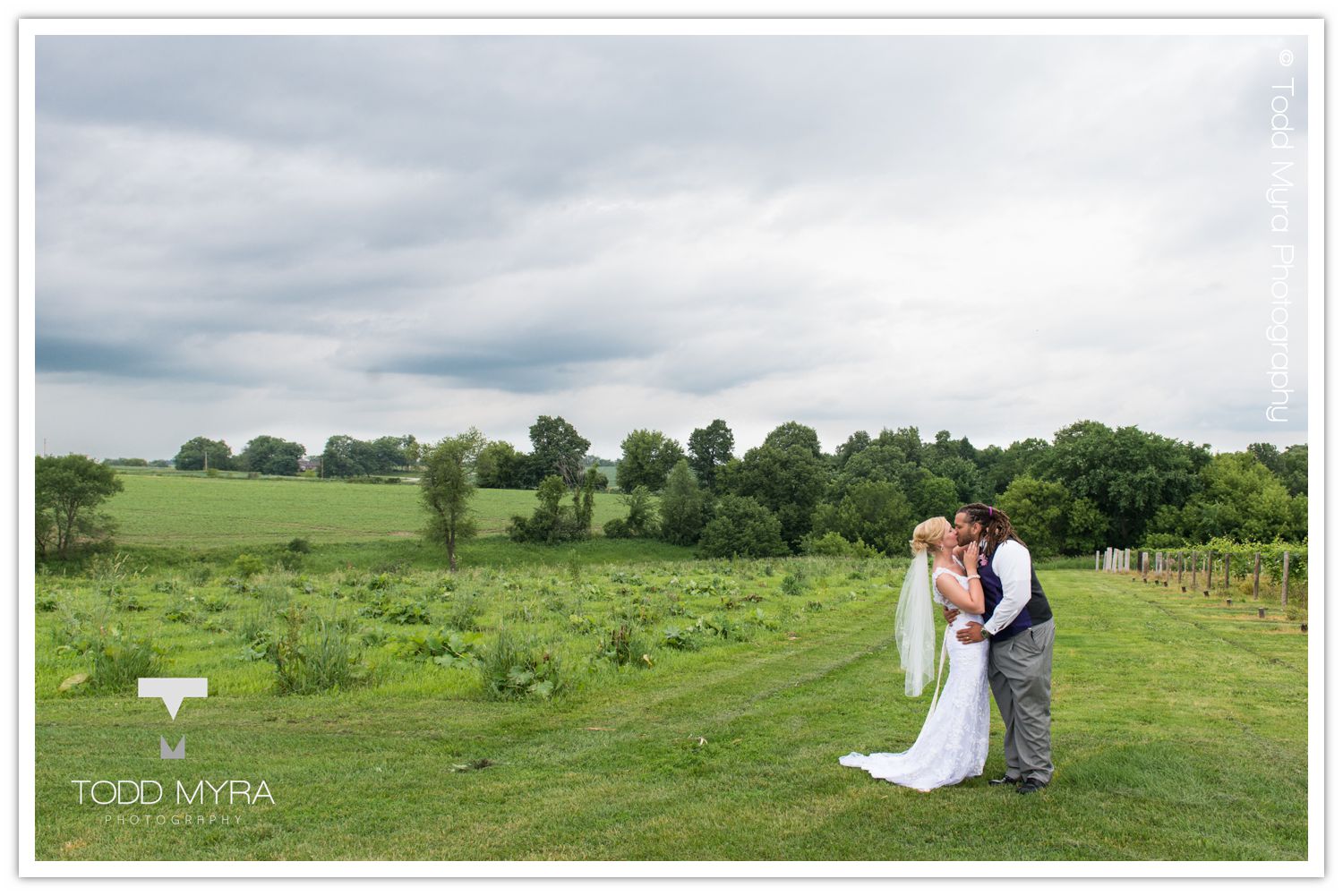 IOWA-football-wedding-dredlocks-photography-st coud (13)