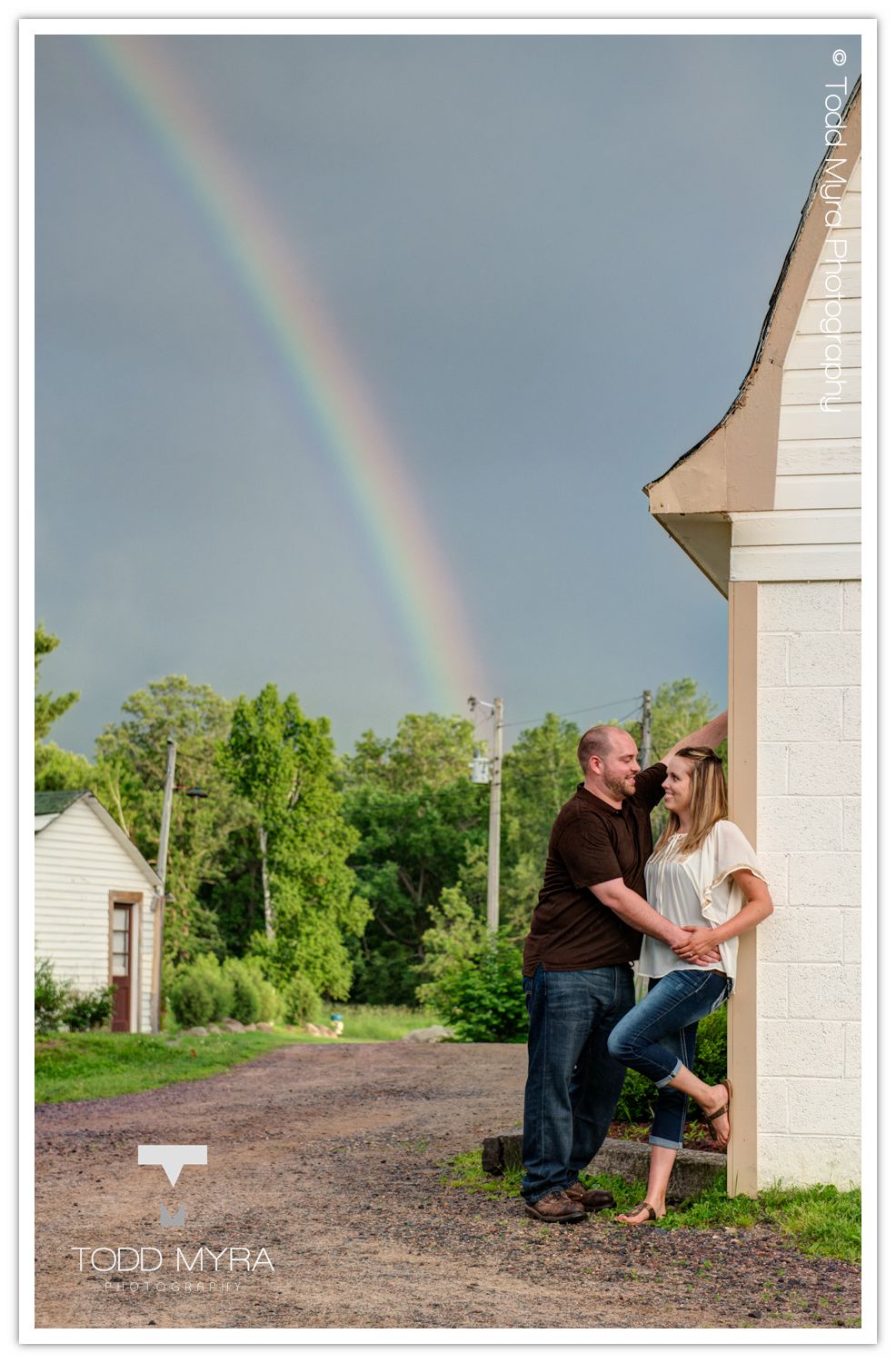 Engagement-Couple-Rum-River Barn-andVineyard-Dog-save-the-date-rainbow (7)