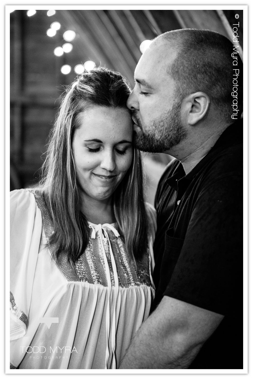 Engagement-Couple-Rum-River Barn-andVineyard-Dog-save-the-date-rainbow (9)