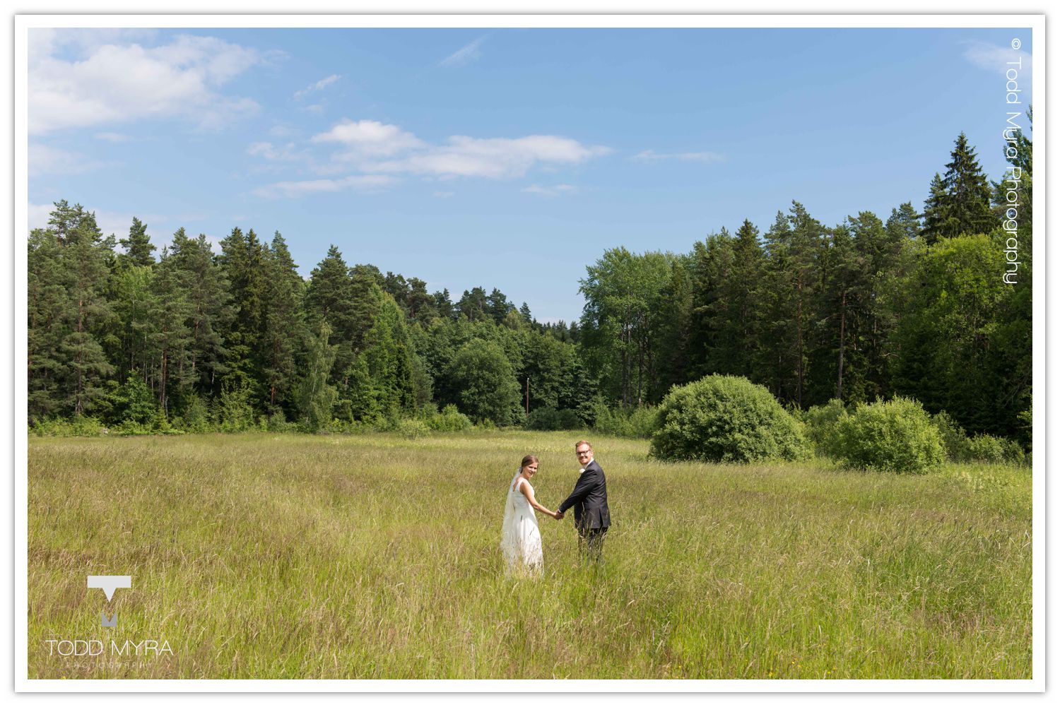 Swedish-Sweden-Stockholm-Wedding-bride-in-woods (13)