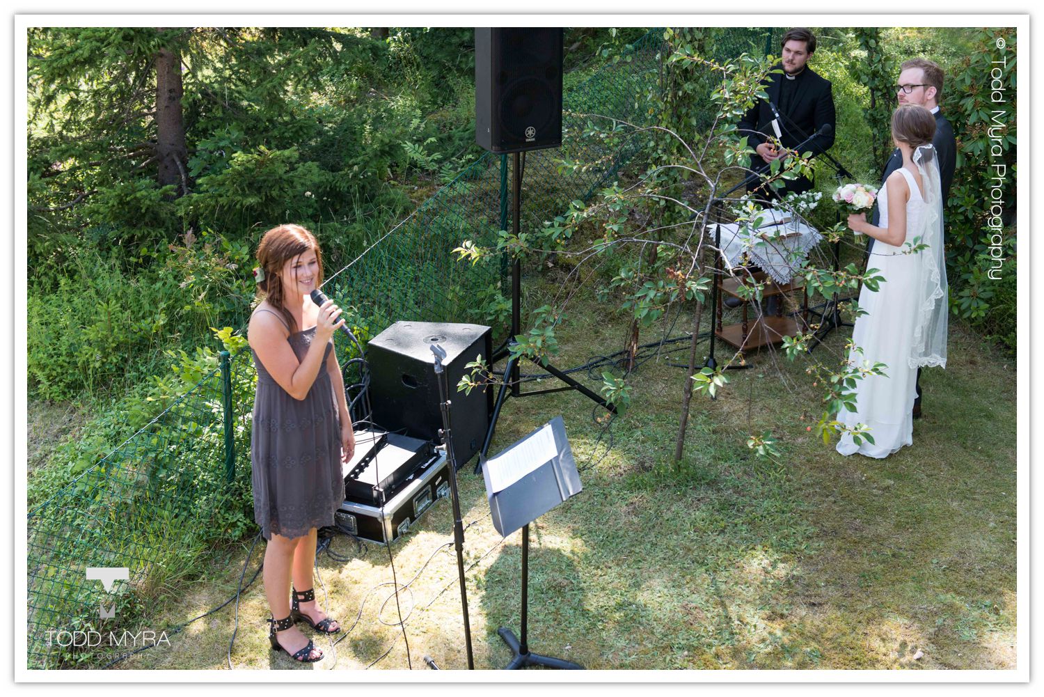 Swedish-Sweden-Stockholm-Wedding-bride-in-woods (15)