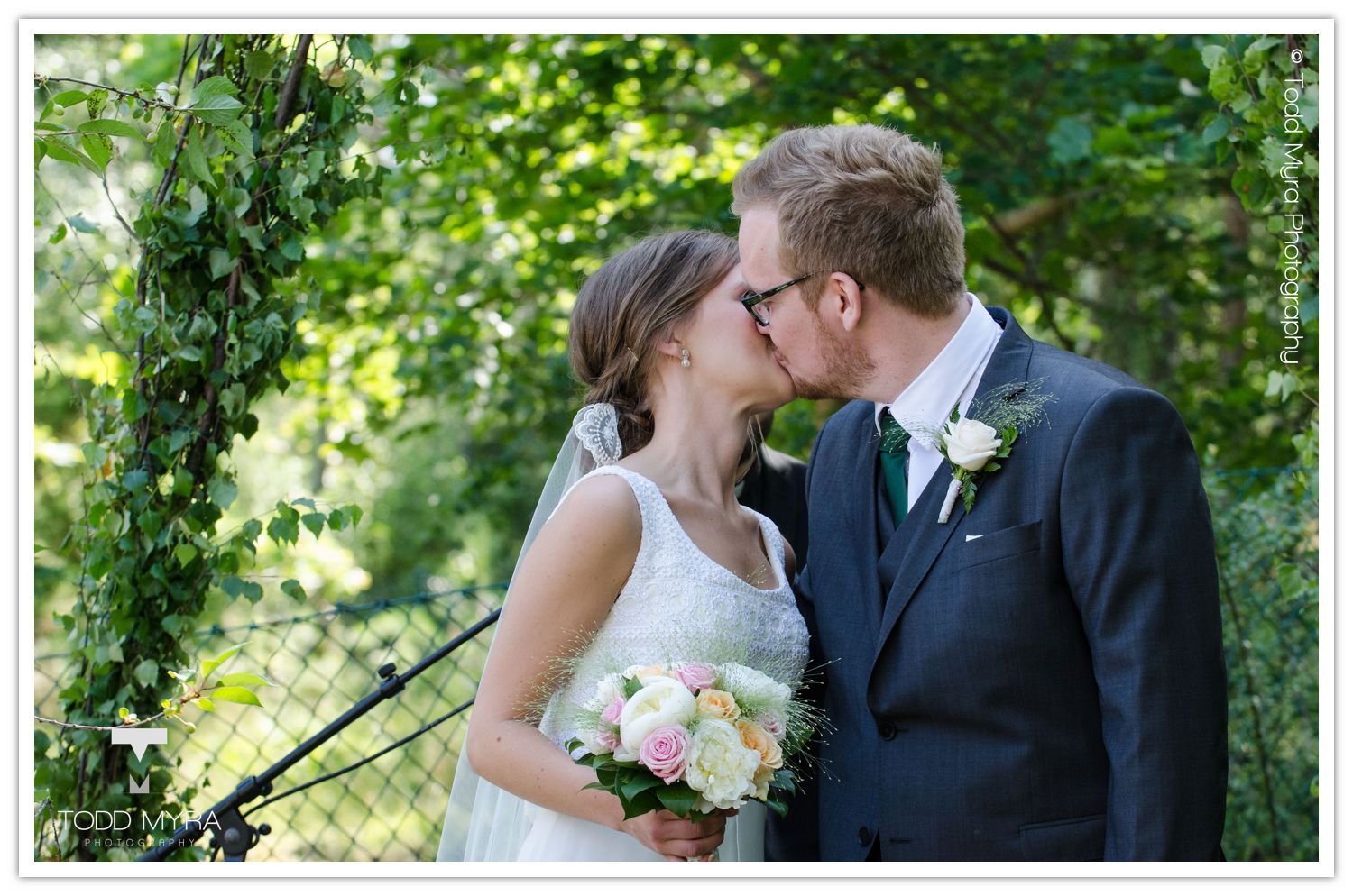 Swedish-Sweden-Stockholm-Wedding-bride-in-woods (18)