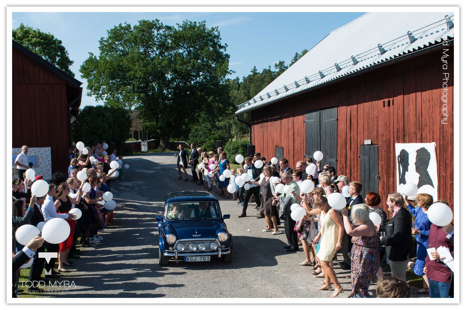 Swedish-Sweden-Stockholm-Wedding-bride-in-woods (20)