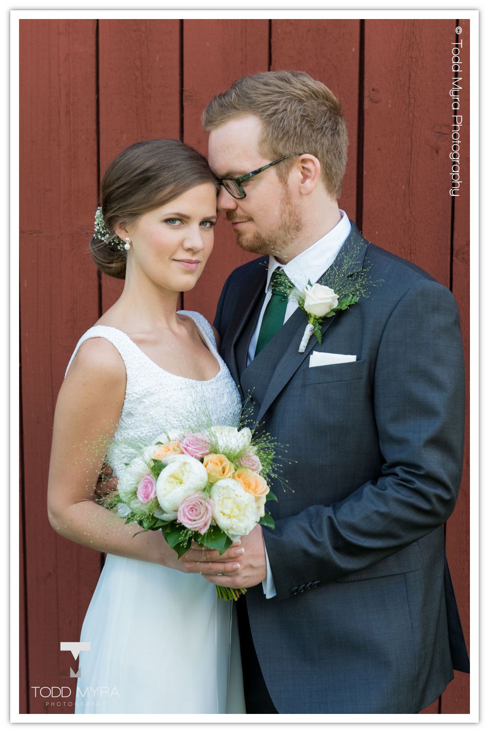 Swedish-Sweden-Stockholm-Wedding-bride-in-woods (8)