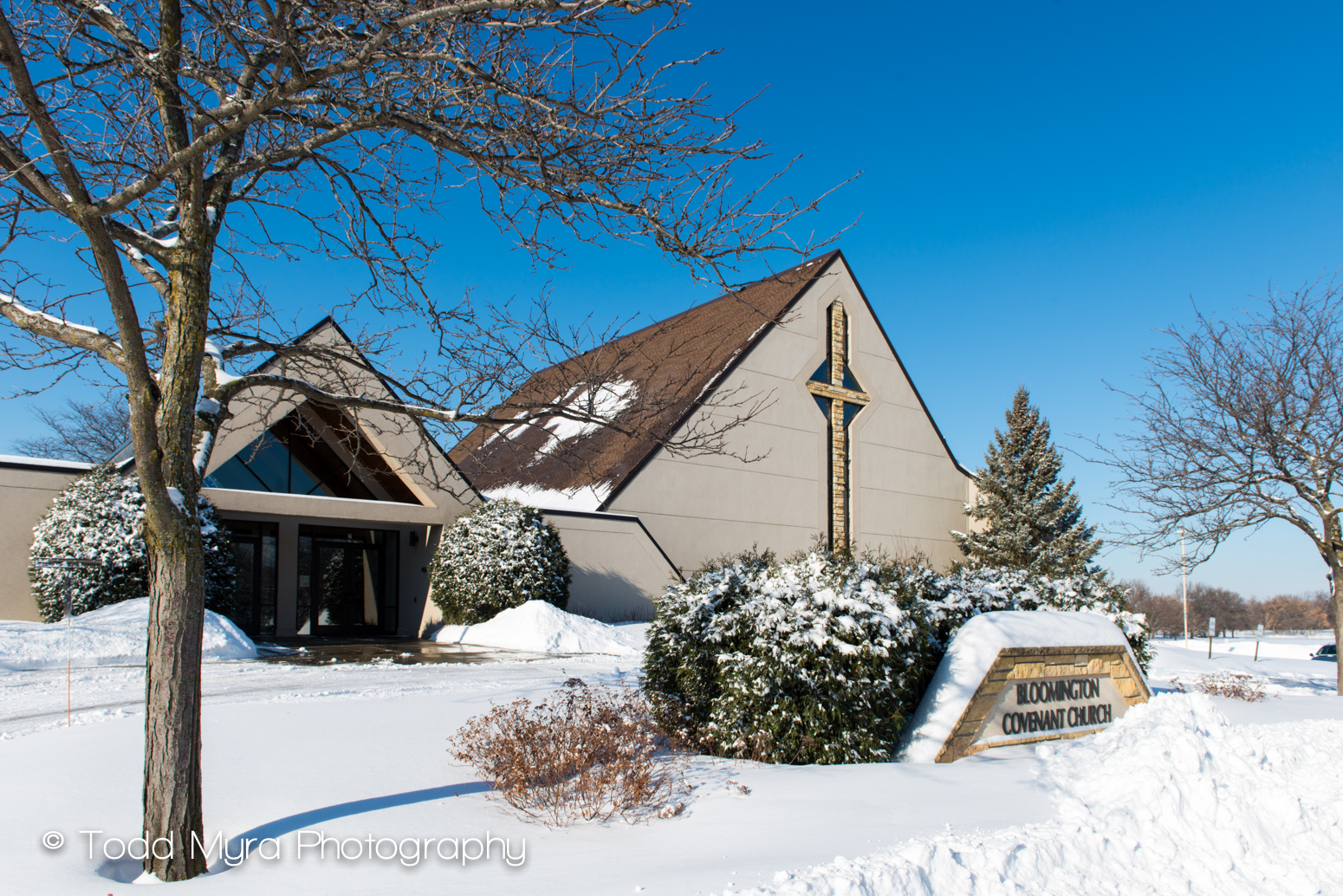 St-Cloud-Wedding-dress-bloomington-covenant-snow-kiss (3)