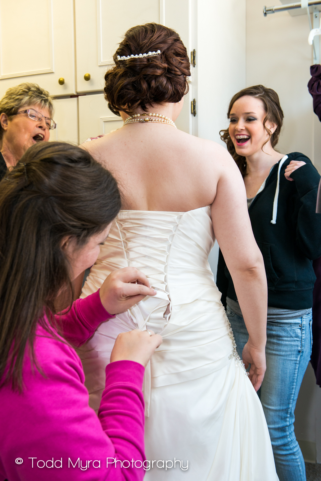 St-Cloud-Wedding-dress-bloomington-covenant-snow-kiss (4)