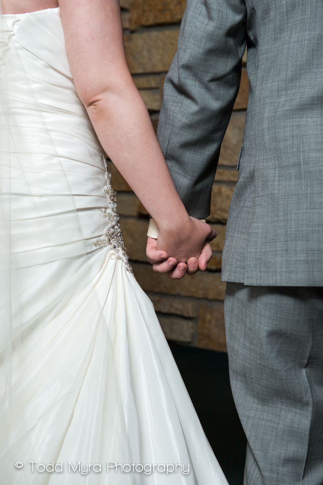 St-Cloud-Wedding-dress-bloomington-covenant-snow-kiss (9)