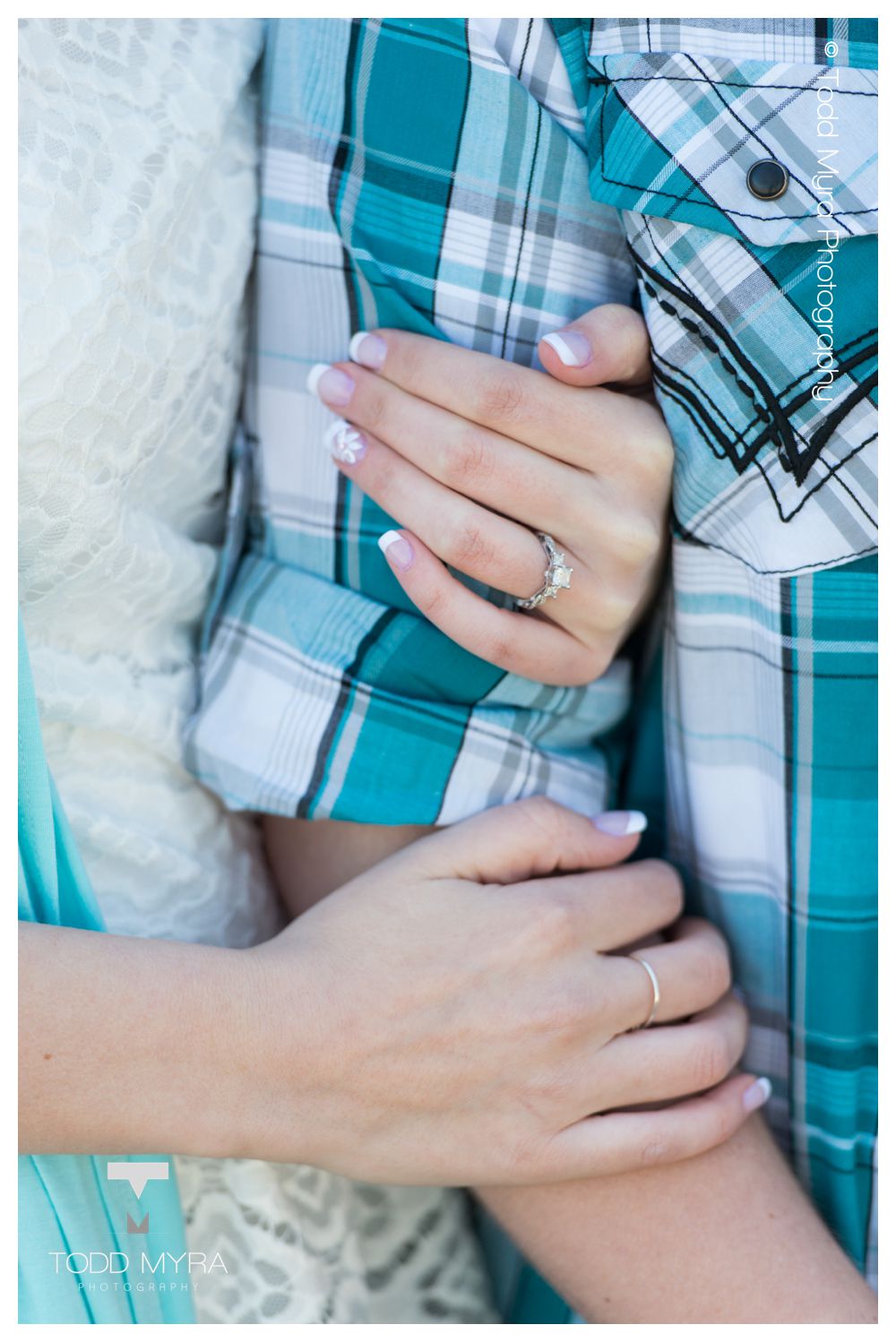 13_St. Cloud-Engagement-Pictures-Bend-In-The-River-spring