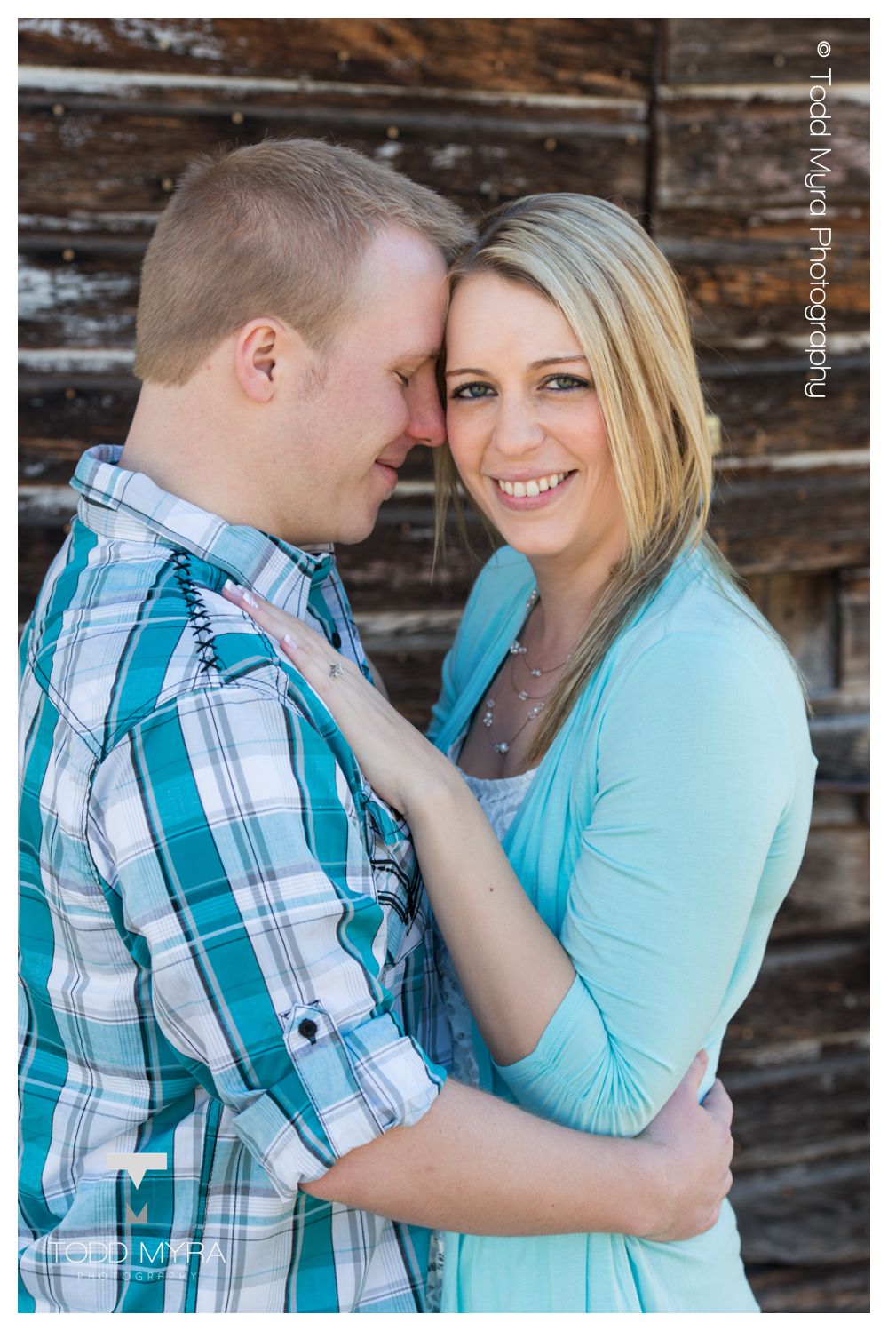 1_St. Cloud-Engagement-Pictures-Bend-In-The-River-spring