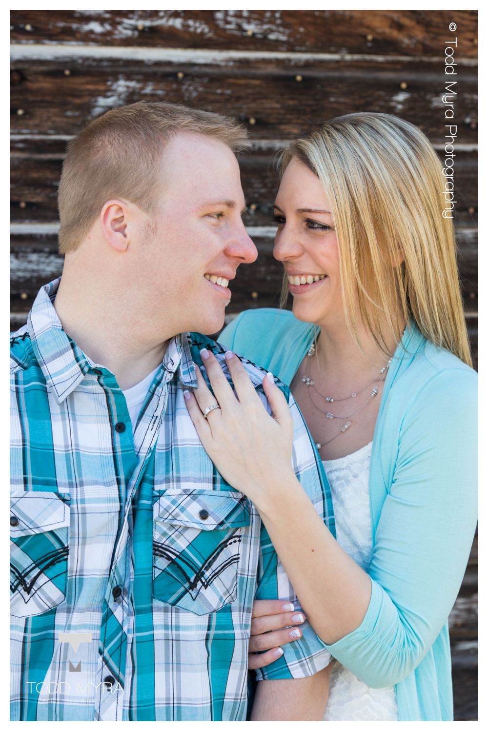 5_St. Cloud-Engagement-Pictures-Bend-In-The-River-spring