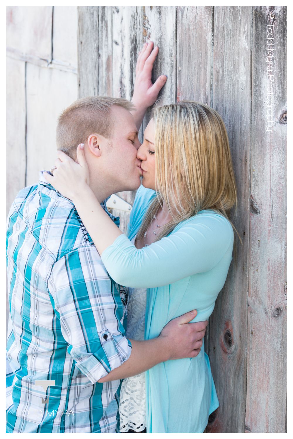 9_St. Cloud-Engagement-Pictures-Bend-In-The-River-spring