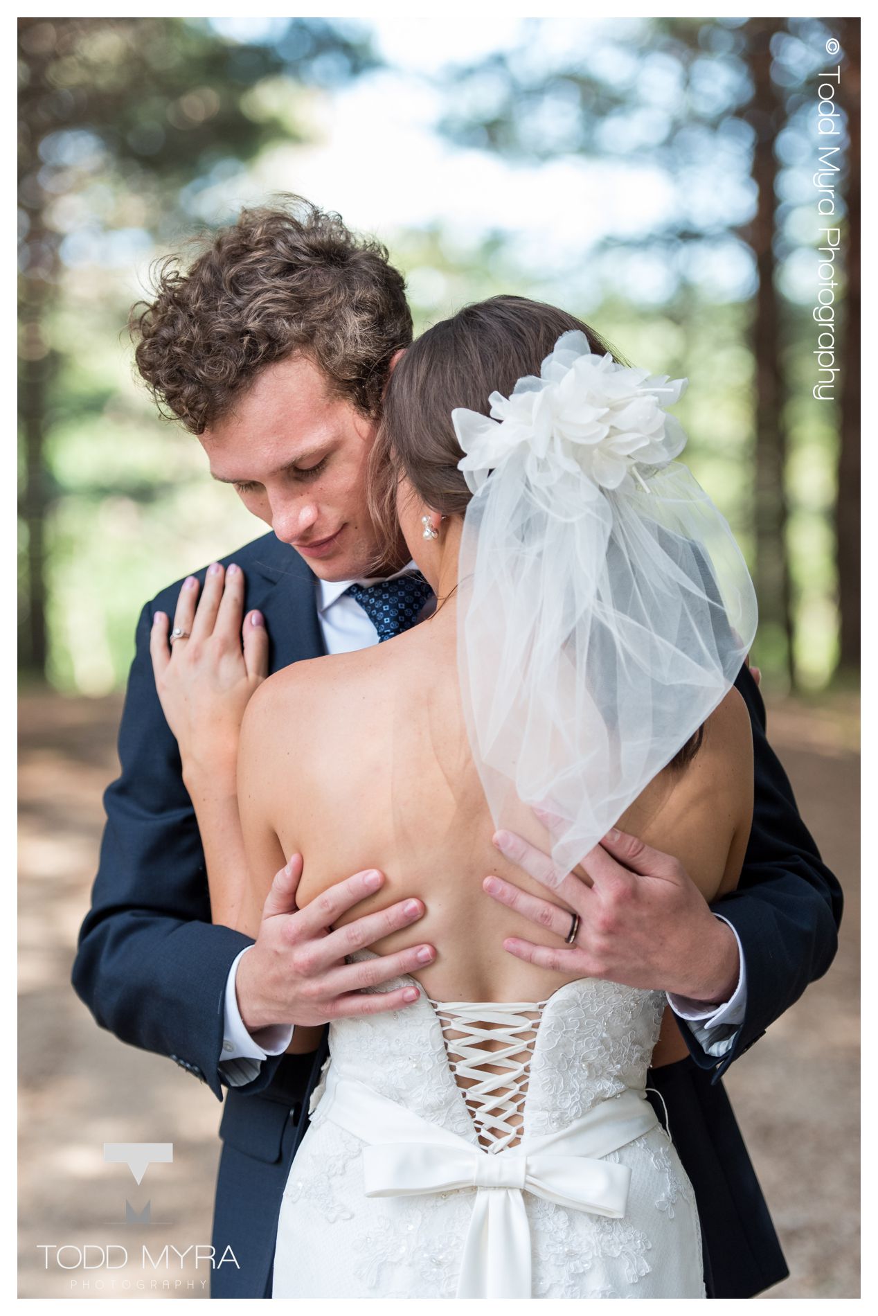 11 -Stonewall-Farms-Wilmar-MN-Wedding-Photography-dog-treat-2.jpg