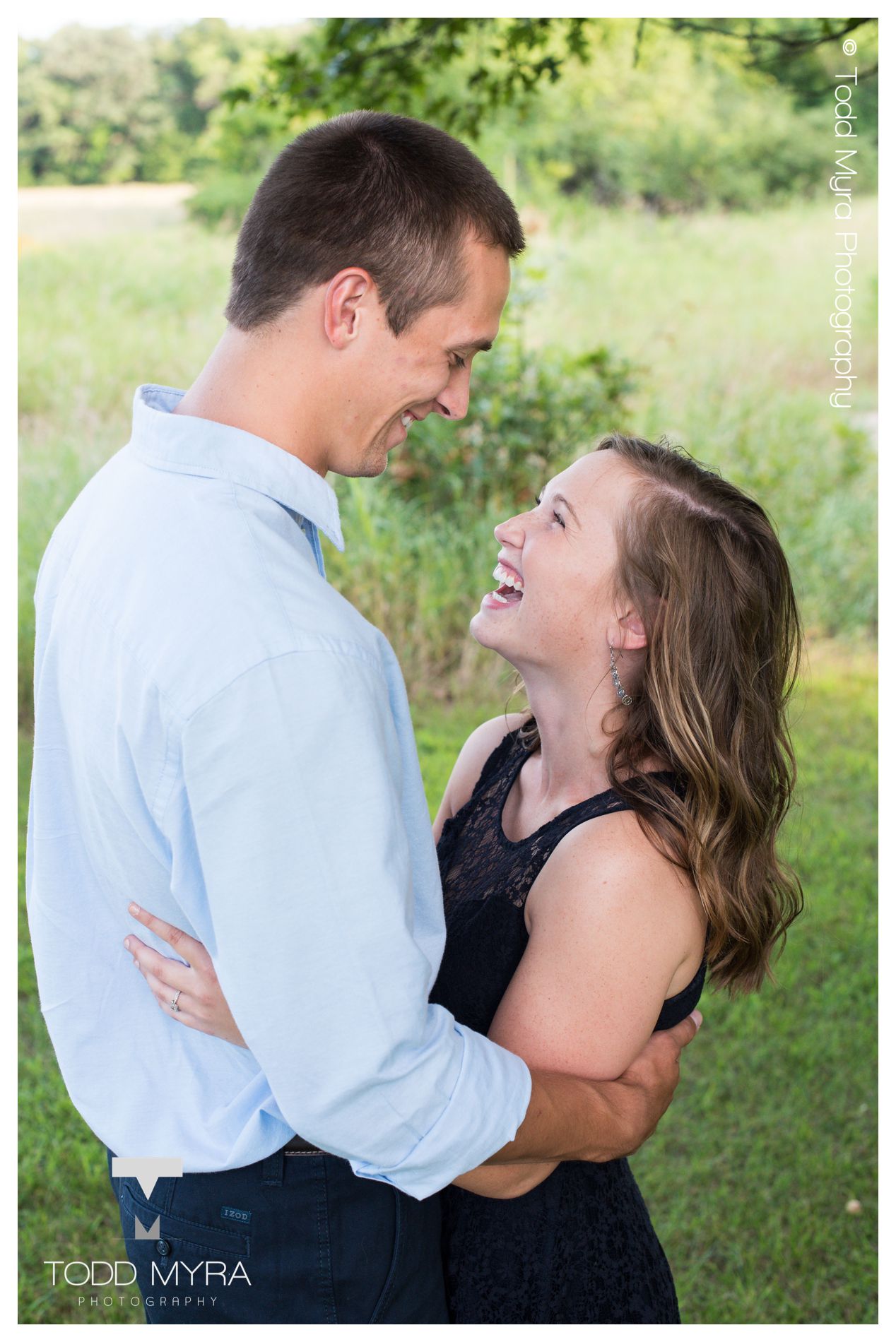 8 -Bend-in-the-river-engagement-summer-photography-blackeyedsusan