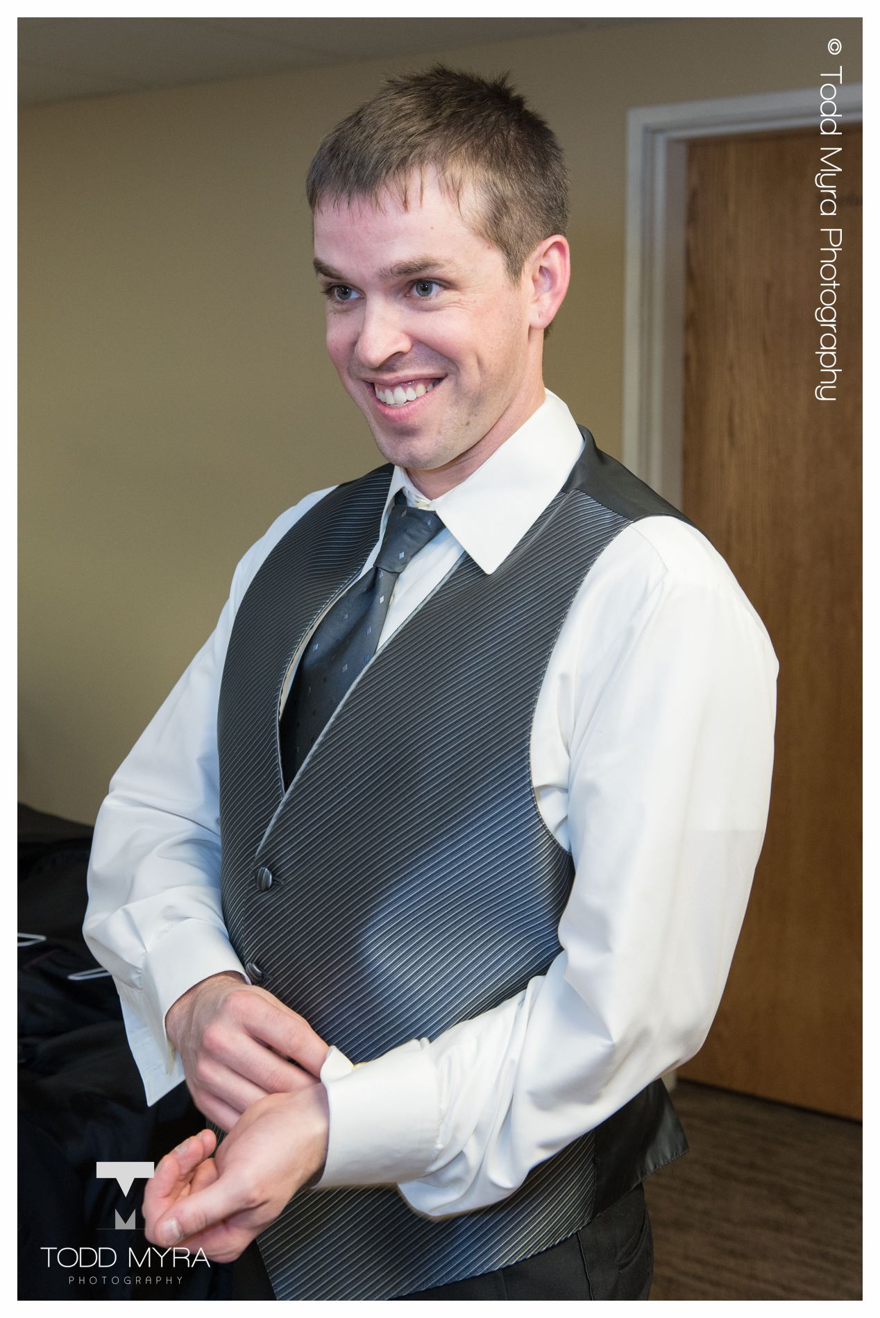 6 -Abby-Michael-st-cloud-sartell-MN-wedding-photography-grands-snow